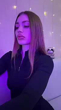 Elizabeth Tay online show from December 15, 2025, 6:23 pm