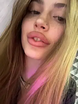 Elizabeth Tay online show from April 2, 2026, 6:05 pm