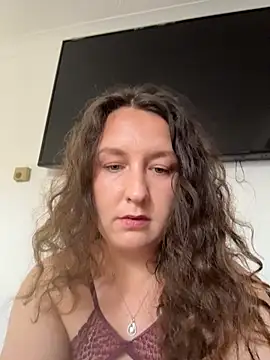 AnielaMarie online show from September 18, 2025, 11:12 am