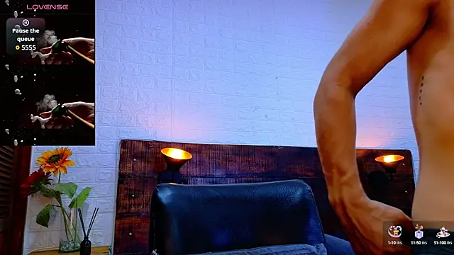 JhosuaVega online show from October 28, 2025, 10:01 pm