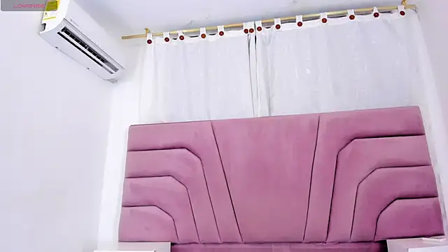 miajhonsonx online show from March 2, 2026, 2:13 pm