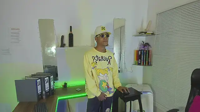 xxKamadevaxx online show from February 4, 2026, 12:33 pm