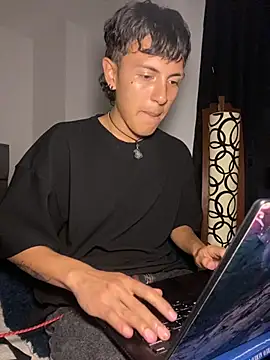 NaytonFreeman online show from October 6, 2025, 12:19 am