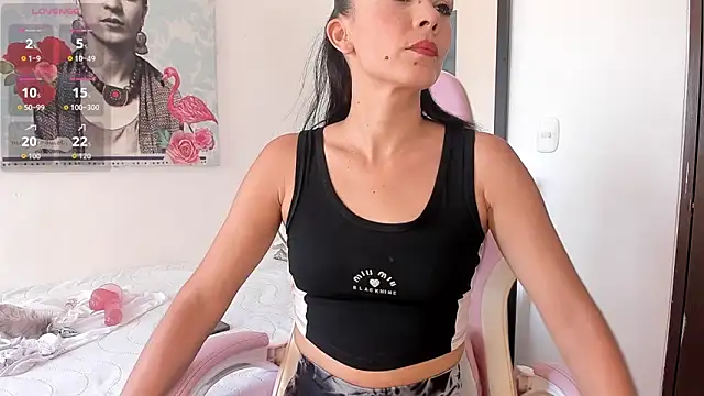 Lhia  online show from September 30, 2025, 6:24 pm