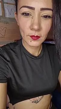 Lhia  online show from November 29, 2025, 5:16 pm