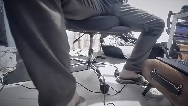 jasoncali305 online show from November 22, 2025, 7:35 pm