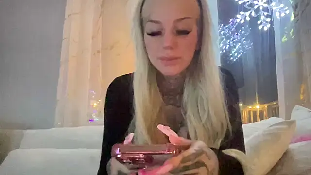 Snapshot of paulinaalatalo chatting on December 19, 2025, 8:27 pm paulinaalatalo online show from December 19, 2025, 8:27 pm