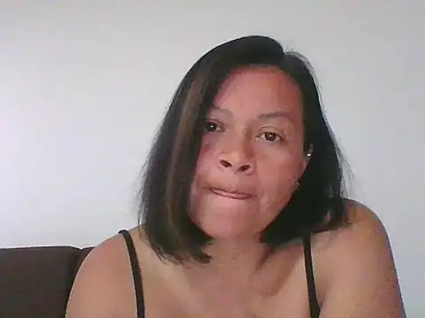adri89-g online show from October 21, 2025, 4:30 pm