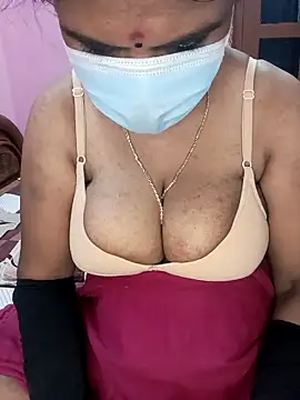 Snapshot of KannadaTamilTeluguBeauty chatting on February 15, 2026, 10:17 pm KannadaTamilTeluguBeauty online show from February 15, 2026, 10:17 pm