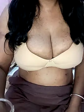 Snapshot of KannadaTamilTeluguBeauty chatting on February 24, 2026, 8:29 pm KannadaTamilTeluguBeauty online show from February 24, 2026, 8:29 pm