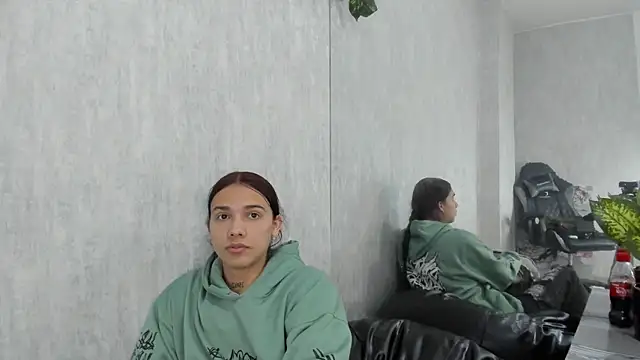 Snapshot of Almaazz chatting on September 24, 2025, 8:12 pm Almaazz online show from September 24, 2025, 8:12 pm
