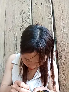 bonnie-00 online show from April 8, 2026, 2:44 am