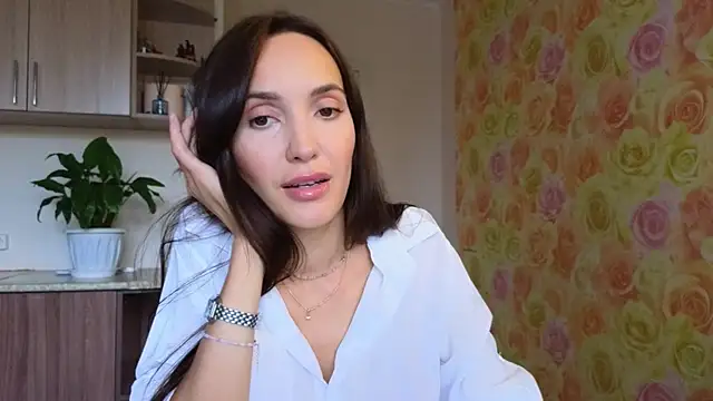 Lillian-Clark online show from October 11, 2025, 10:58 am