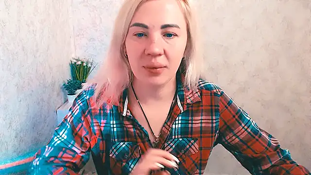 EmmaCat  online show from January 10, 2026, 5:31 am