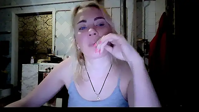 EmmaCat  online show from February 1, 2026, 7:12 pm