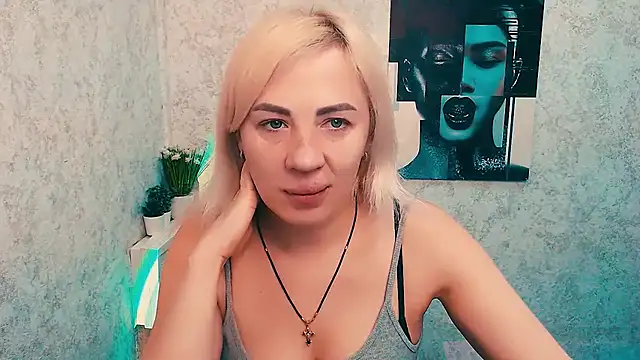 EmmaCat  online show from February 19, 2026, 7:26 am