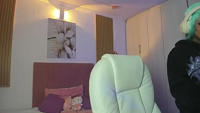 KoraRousee online show from October 2, 2025, 12:56 pm