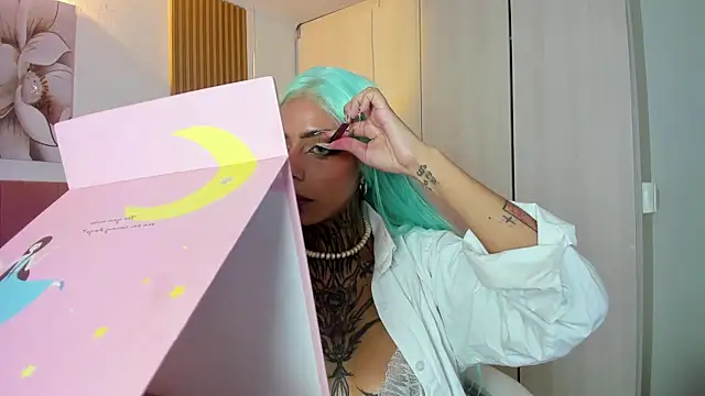 KoraRousee online show from October 3, 2025, 1:19 pm