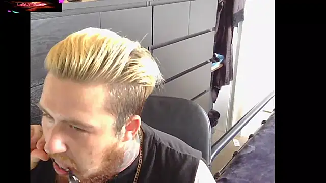 Snapshot of ThatAltGuy chatting on October 1, 2025, 8:31 am ThatAltGuy online show from October 1, 2025, 8:31 am