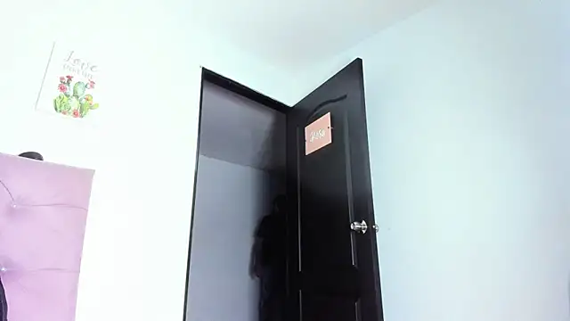 EthanBlackwoodd online show from April 18, 2026, 9:24 am