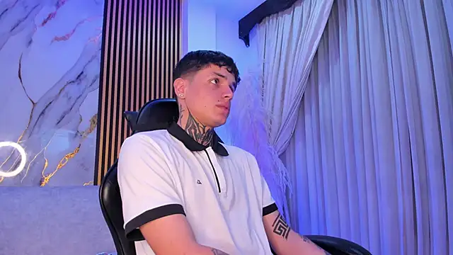 Declan-Fox online show from October 23, 2025, 5:07 am