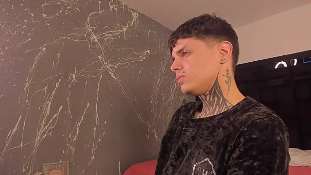 Declan-Fox online show from November 7, 2025, 4:01 am