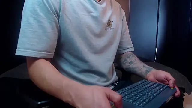 RichardMilleer online show from December 22, 2025, 3:31 pm