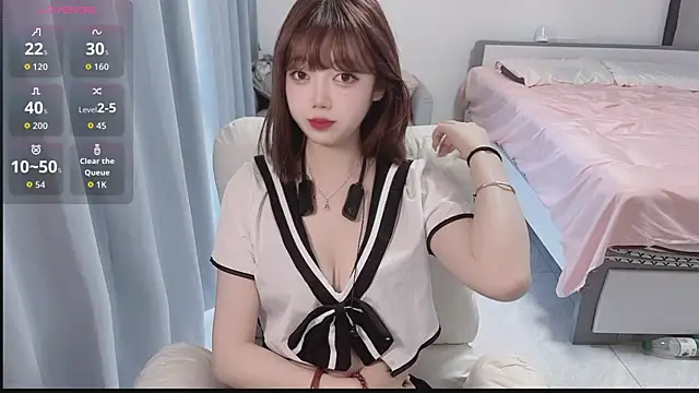 Snapshot of Lucky_Cici chatting on October 1, 2025, 11:44 pm Lucky Cici online show from October 1, 2025, 11:44 pm