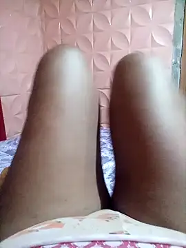 Snapshot of Rosabela04 chatting on October 14, 2025, 12:11 am Rosabela04 online show from October 14, 2025, 12:11 am