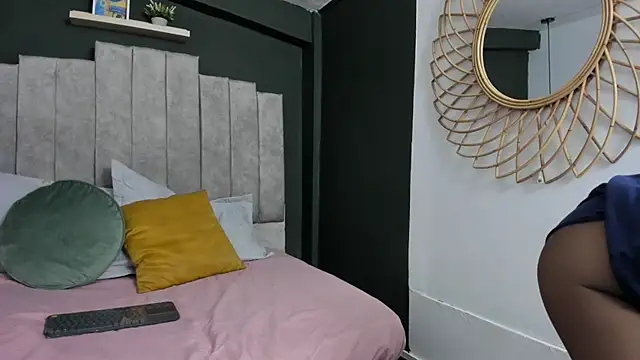 Lilithmuller  online show from December 17, 2025, 7:20 pm