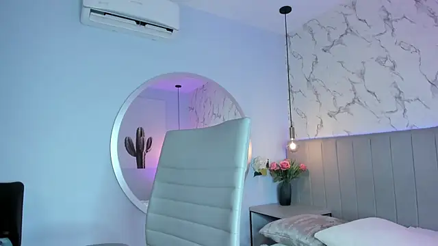 Amber Santana online show from December 4, 2025, 9:23 pm