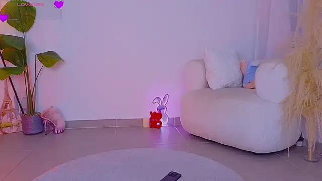 violetssweet online show from October 3, 2025, 1:24 am