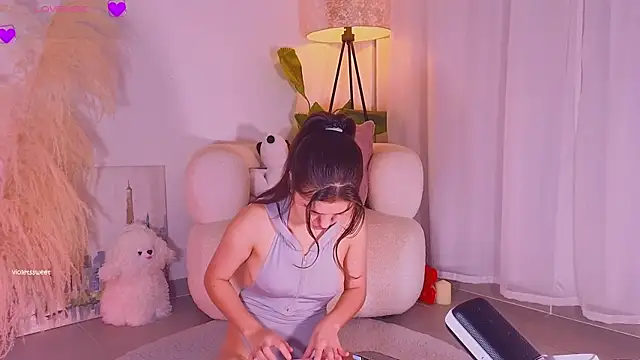 violetssweet online show from May 26, 2026, 5:47 am