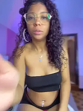 Snapshot of PrettyTiana_ chatting on November 27, 2025, 9:17 pm PrettyTiana online show from November 27, 2025, 9:17 pm