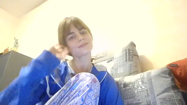 Snapshot of Loriven chatting on October 2, 2025, 7:21 pm Loriven online show from October 2, 2025, 7:21 pm