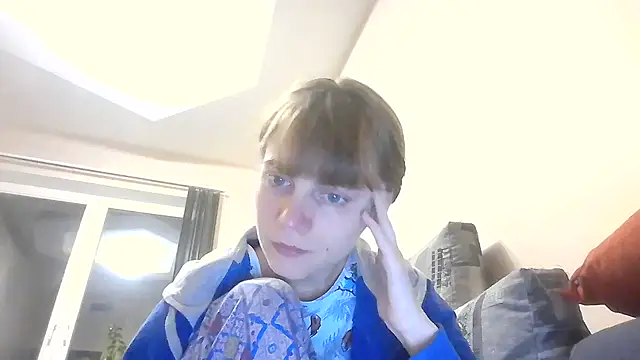 Snapshot of Loriven chatting on October 28, 2025, 6:43 pm Loriven online show from October 28, 2025, 6:43 pm