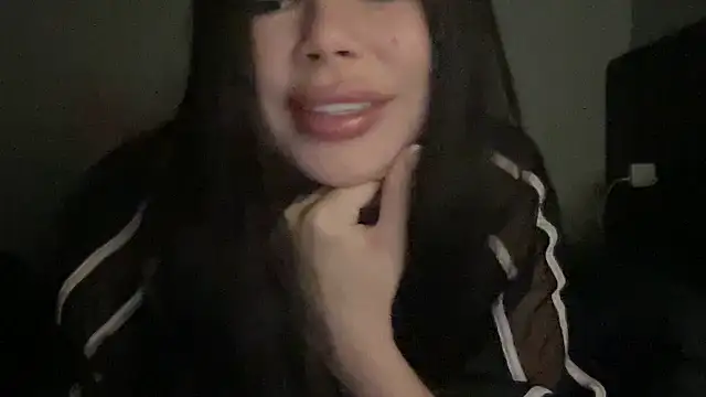 Snapshot of Orlinah chatting on November 17, 2025, 8:14 pm Orlinah online show from November 17, 2025, 8:14 pm