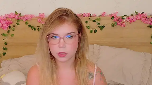 Lilith Bonheur online show from November 3, 2025, 9:05 pm