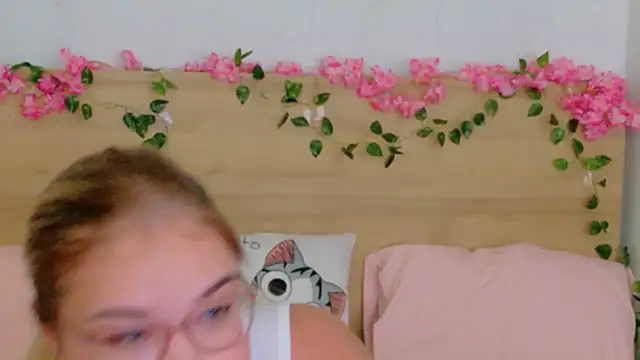 Lilith Bonheur online show from November 21, 2025, 10:52 pm