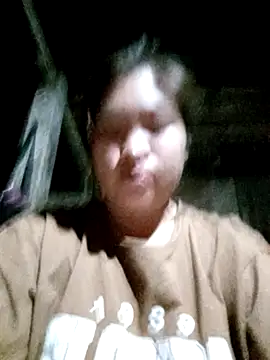 Luyen004 online show from April 12, 2026, 9:42 pm