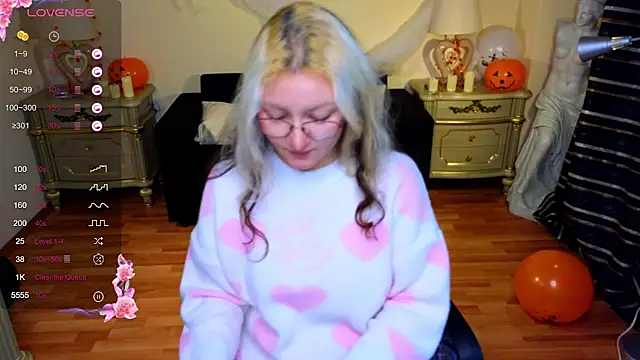 JuicyLullu online show from October 21, 2025, 11:33 am