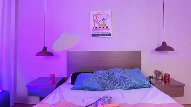 cloehill  online show from October 28, 2025, 11:47 am