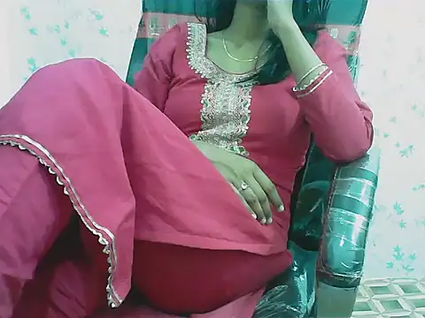 short girl  online show from March 25, 2026, 10:38 pm