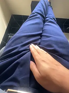 Snapshot of CZpublic chatting on October 15, 2025, 5:29 am CZpublic online show from October 15, 2025, 5:29 am