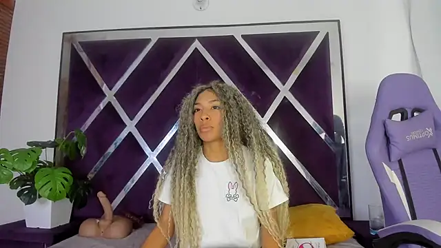 Snapshot of angelkyraasm chatting on April 10, 2026, 1:05 pm angelkyraasm online show from April 10, 2026, 1:05 pm