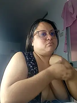 Chiki hot92 online show from October 14, 2025, 6:20 pm