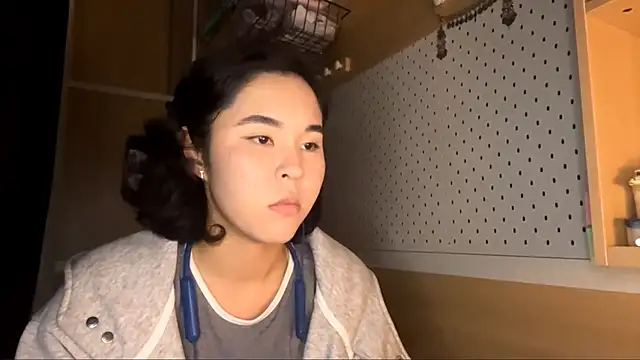 JennyCarpenter online show from April 15, 2026, 4:52 am