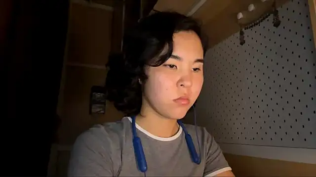 JennyCarpenter online show from April 16, 2026, 4:35 am