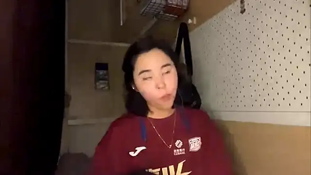 JennyCarpenter online show from April 27, 2026, 10:13 am