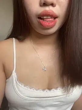 Snapshot of Rose-babyx chatting on April 13, 2026, 8:20 am Rose-babyx online show from April 13, 2026, 8:20 am